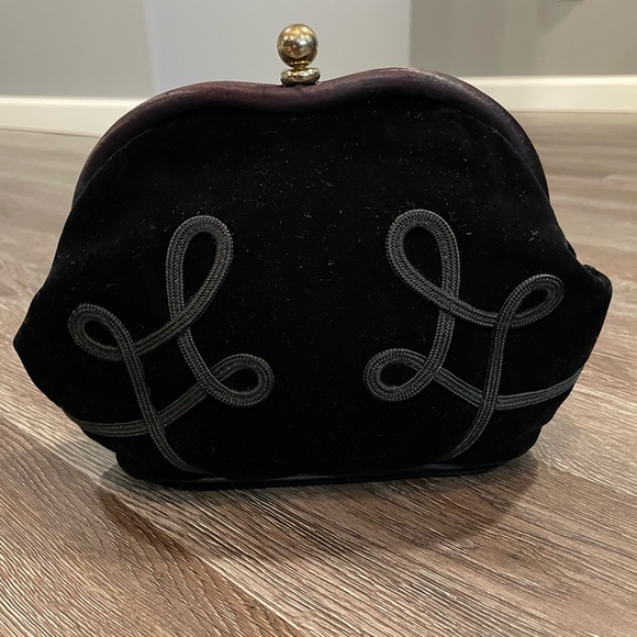 Liz Claiborn Back evening velvet clutch - Picture 1 of 10